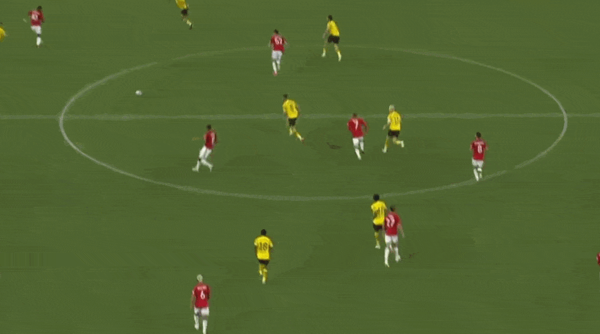 平博APP-JackeyLove在曼联比赛中出色防守，逆转引发热议！-平博APP